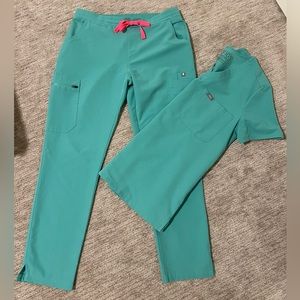 FIGS scrub set in *Surgical Green* with pink waist tie. S top, S/P yola reg
